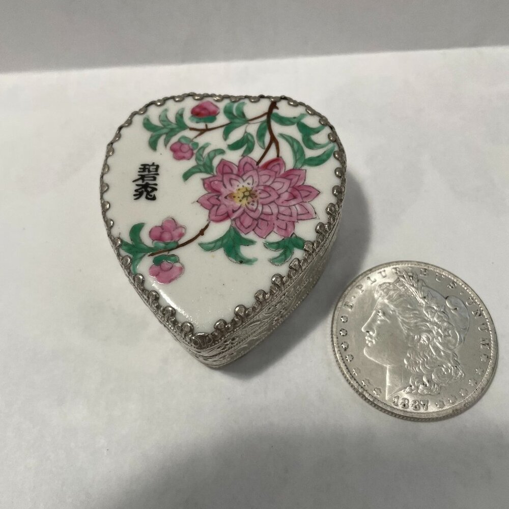 Moriyama Mori Machi silver/porcelain heart shaped trinket box